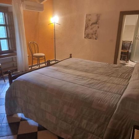 B&B Di Luisa Ledda Ales Eksteriør billede