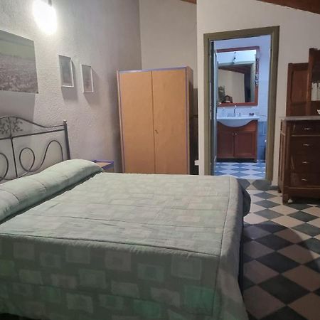 B&B Di Luisa Ledda Ales Eksteriør billede